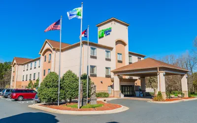 Photo 2 - Holiday Inn Express & Suites Albermarle by IHG