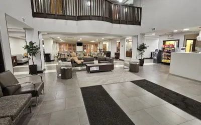 Photo 3 - Wingate by Wyndham Chantilly / Dulles Airport