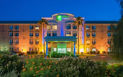 Photo 2 - Holiday Inn Express Hotel & Suites PEORIA NORTH - GLENDALE by IHG