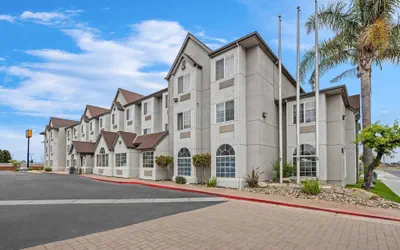 Photo 2 - Comfort Inn & Suites Salinas City Center Area