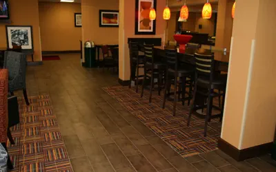 Photo 3 - Hampton Inn Youngstown-North