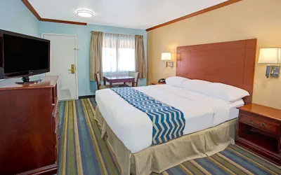 Photo 5 - Travelodge by Wyndham Bishop