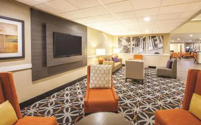 Photo 3 - La Quinta Inn & Suites by Wyndham Mechanicsburg - Harrisburg