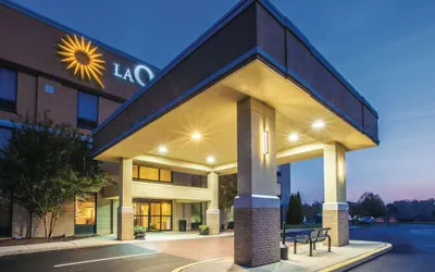 Photo 2 - La Quinta Inn & Suites by Wyndham Mechanicsburg - Harrisburg
