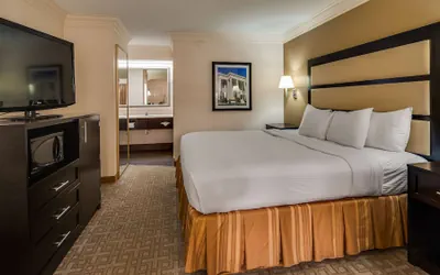 Photo 5 - Best Western Inn & Suites of Macon