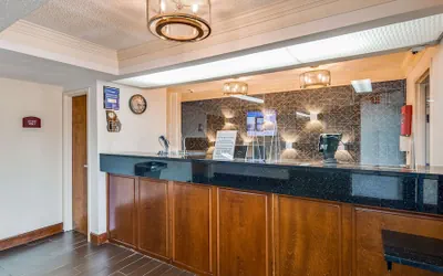 Photo 4 - Best Western Inn & Suites of Macon