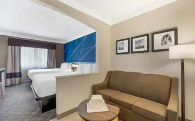 Photo 4 - Comfort Suites Salem