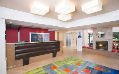 Photo 4 - Hampton Inn & Suites Annapolis