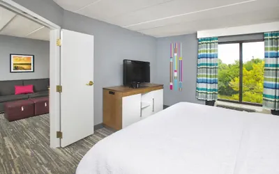 Photo 5 - Hampton Inn & Suites Annapolis