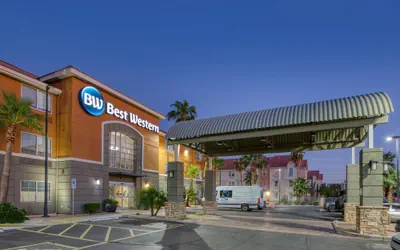 Photo 2 - Best Western North Phoenix Hotel
