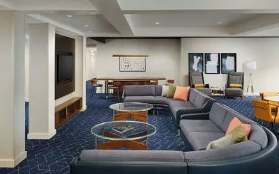 Photo 3 - Courtyard by Marriott Chicago Midway Airport