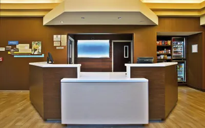 Photo 3 - Fairfield Inn and Suites by Marriott Chicago Midway Airport