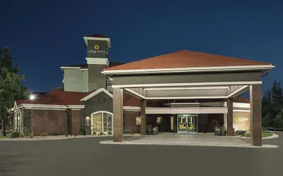 Photo 2 - La Quinta Inn & Suites by Wyndham Orem University Pwy/Provo