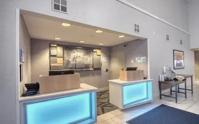 Photo 3 - Holiday Inn Express Hotel & Suites Oshkosh by IHG