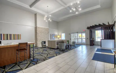 Photo 5 - Holiday Inn Express Hotel & Suites Oshkosh by IHG