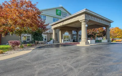 Photo 2 - Holiday Inn Express Hotel & Suites Oshkosh by IHG