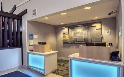 Photo 4 - Holiday Inn Express Hotel & Suites Oshkosh by IHG