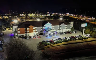 Photo 2 - Holiday Inn Express & Suites Knoxville-North-I-75 Exit 112 by IHG