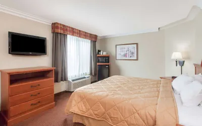 Photo 4 - Days Inn by Wyndham Carlsbad
