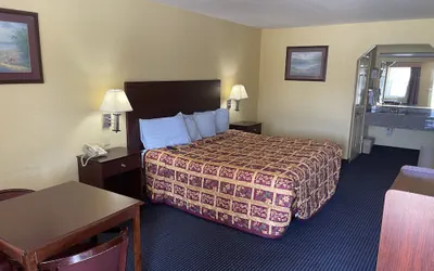 Photo 4 - Gun Barrel Executive Inn
