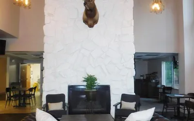 Photo 5 - GreenTree Inn & Suites in Pinetop