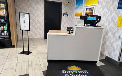 Photo 5 - Days Inn & Suites by Wyndham Wausau