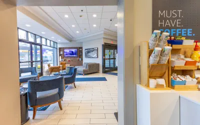 Photo 3 - Holiday Inn Express & Suites Boston - Cambridge by IHG