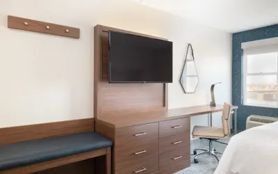 Photo 4 - Holiday Inn Express & Suites Boston - Cambridge by IHG