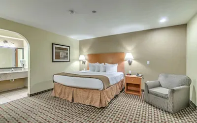 Photo 4 - Days Inn by Wyndham Lubbock South