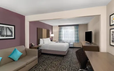 Photo 5 - La Quinta Inn & Suites by Wyndham Fayetteville