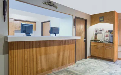 Photo 3 - Super 8 by Wyndham Youngstown/Austintown