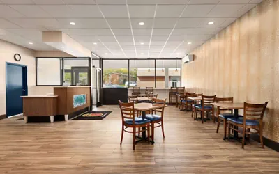 Photo 3 - Super 8 by Wyndham Liverpool/Syracuse North Airport