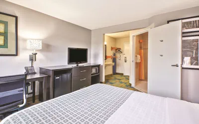 Photo 5 - La Quinta Inn by Wyndham Toledo Perrysburg
