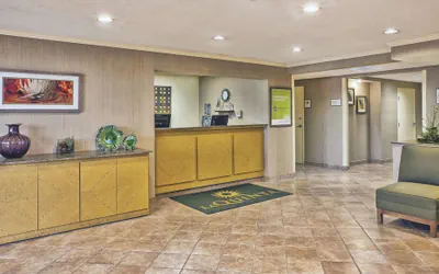Photo 3 - La Quinta Inn by Wyndham Toledo Perrysburg
