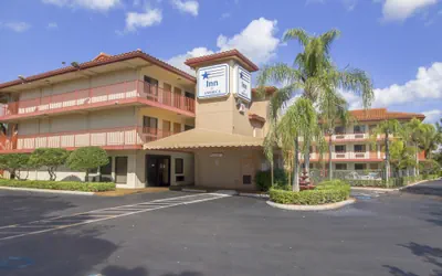 Photo 2 - Inn of America - Palm Beach Gardens