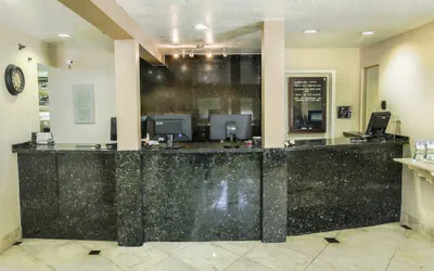 Photo 3 - Inn of America - Palm Beach Gardens