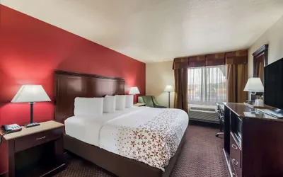 Photo 4 - SureStay Plus Hotel by Best Western Silver City