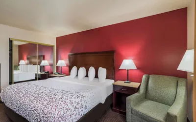 Photo 5 - SureStay Plus Hotel by Best Western Silver City