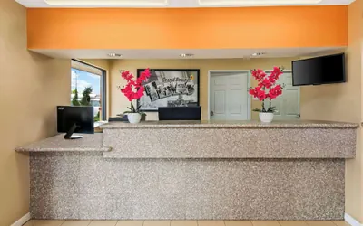 Photo 3 - Super 8 by Wyndham Grand Prairie Southwest