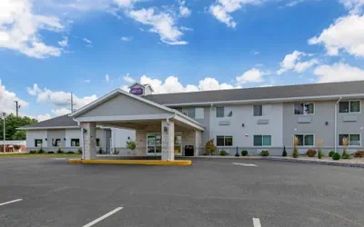 Photo 2 - Sleep Inn & Suites Wisconsin Dells - Lake Delton