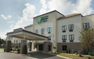 Photo 2 - Holiday Inn Express Hotel & Suites Madison by IHG