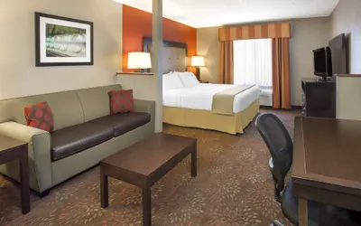 Photo 5 - Muncie Place Hotel & Suites