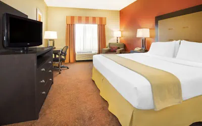 Photo 3 - Muncie Place Hotel & Suites