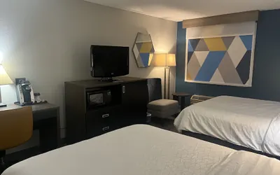 Photo 3 - Holiday Inn Express Hotel & Suites St. Paul-Woodbury by IHG