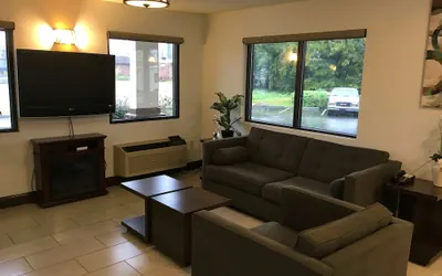 Photo 2 - GuestHouse Dothan