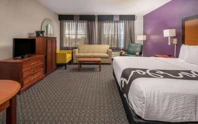 Photo 5 - La Quinta Inn & Suites by Wyndham Naples East (I-75)