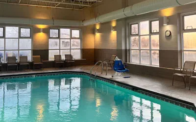 Photo 2 - La Quinta Inn & Suites by Wyndham Detroit Utica