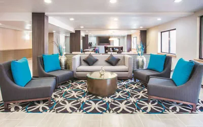 Photo 4 - La Quinta Inn & Suites by Wyndham Cincinnati NE - Mason