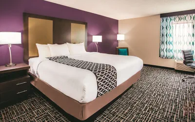 Photo 2 - La Quinta Inn & Suites by Wyndham Cincinnati NE - Mason