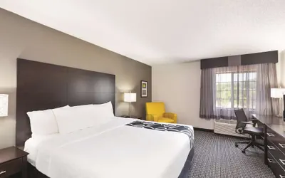 Photo 5 - La Quinta Inn & Suites by Wyndham Milwaukee Delafield